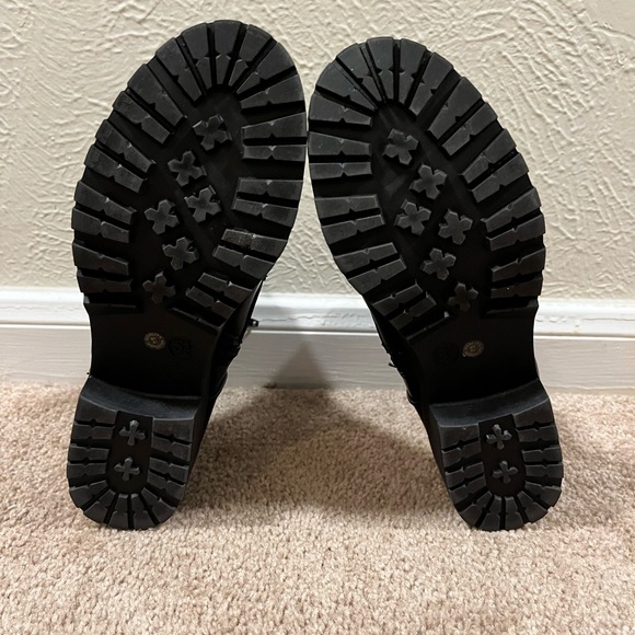 Arizona Jeans Lace up with side zipper combat boots. Size 5.5 - Picture 6 of 6